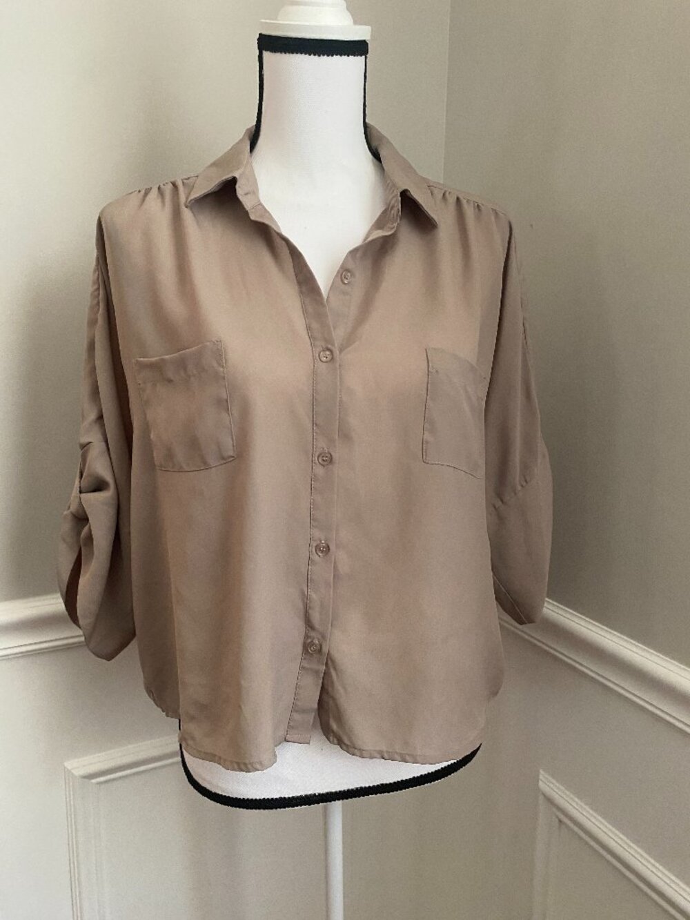 Forever 21 Tan Button Front Crop Top size Medium